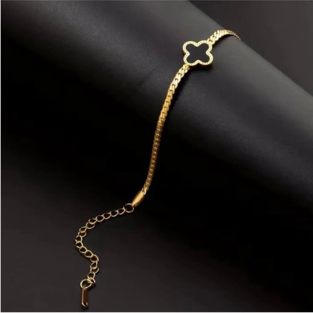 N/A women’s gold
